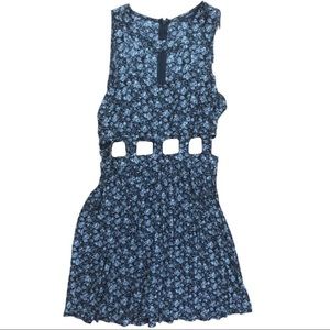 Black and White Sleeveless Tiny-Flower Dress